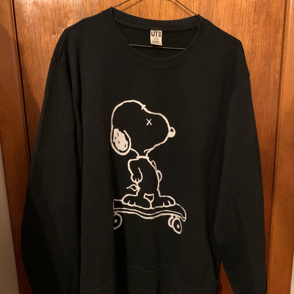 Snoopy x Uniqlo collaboration sweatshirt